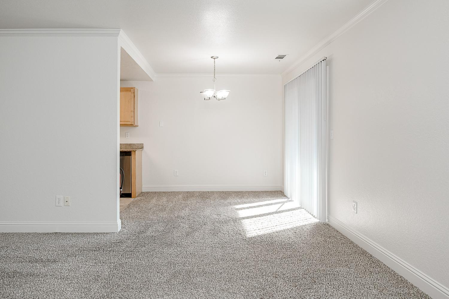 Detail Gallery Image 5 of 17 For 439 Cherry Ln #F,  Manteca,  CA 95337 - 2 Beds | 1 Baths