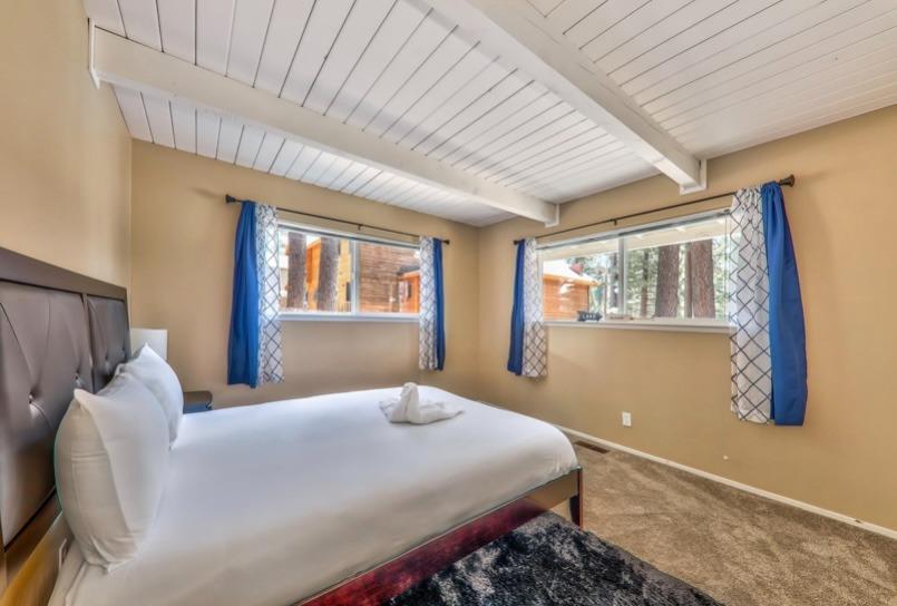Detail Gallery Image 14 of 47 For 1940 Apache Ave, South Lake Tahoe,  CA 96150 - 5 Beds | 2 Baths