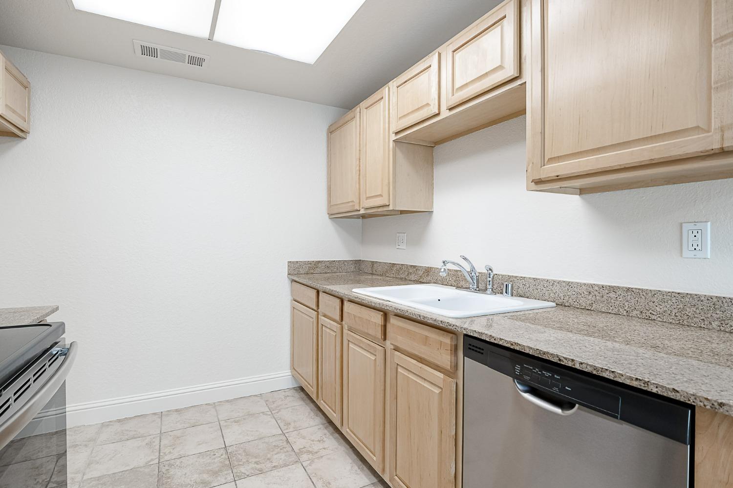 Detail Gallery Image 17 of 17 For 439 Cherry Ln #F,  Manteca,  CA 95337 - 2 Beds | 1 Baths