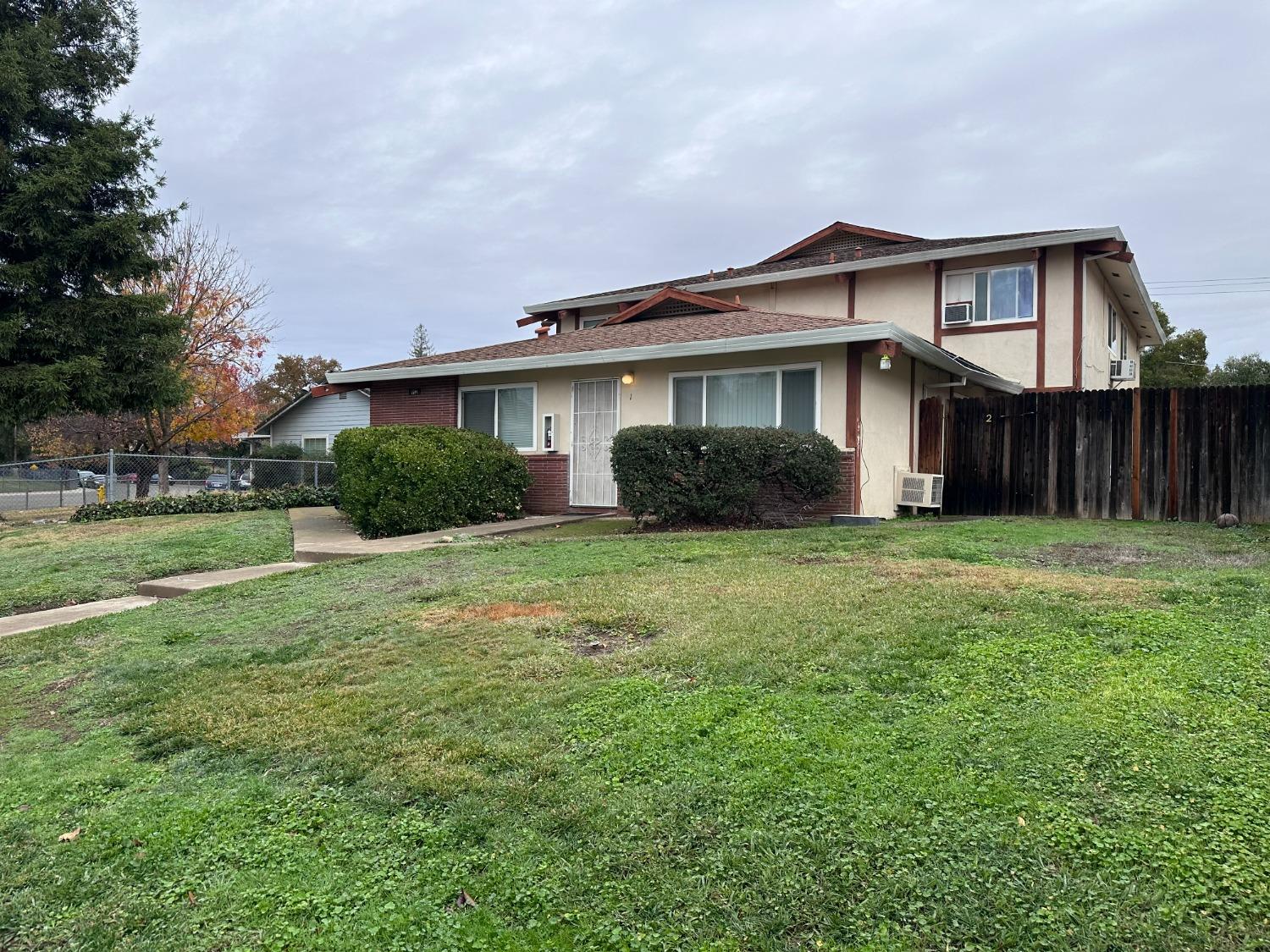 Photo of 912 Carro Dr in Sacramento, CA