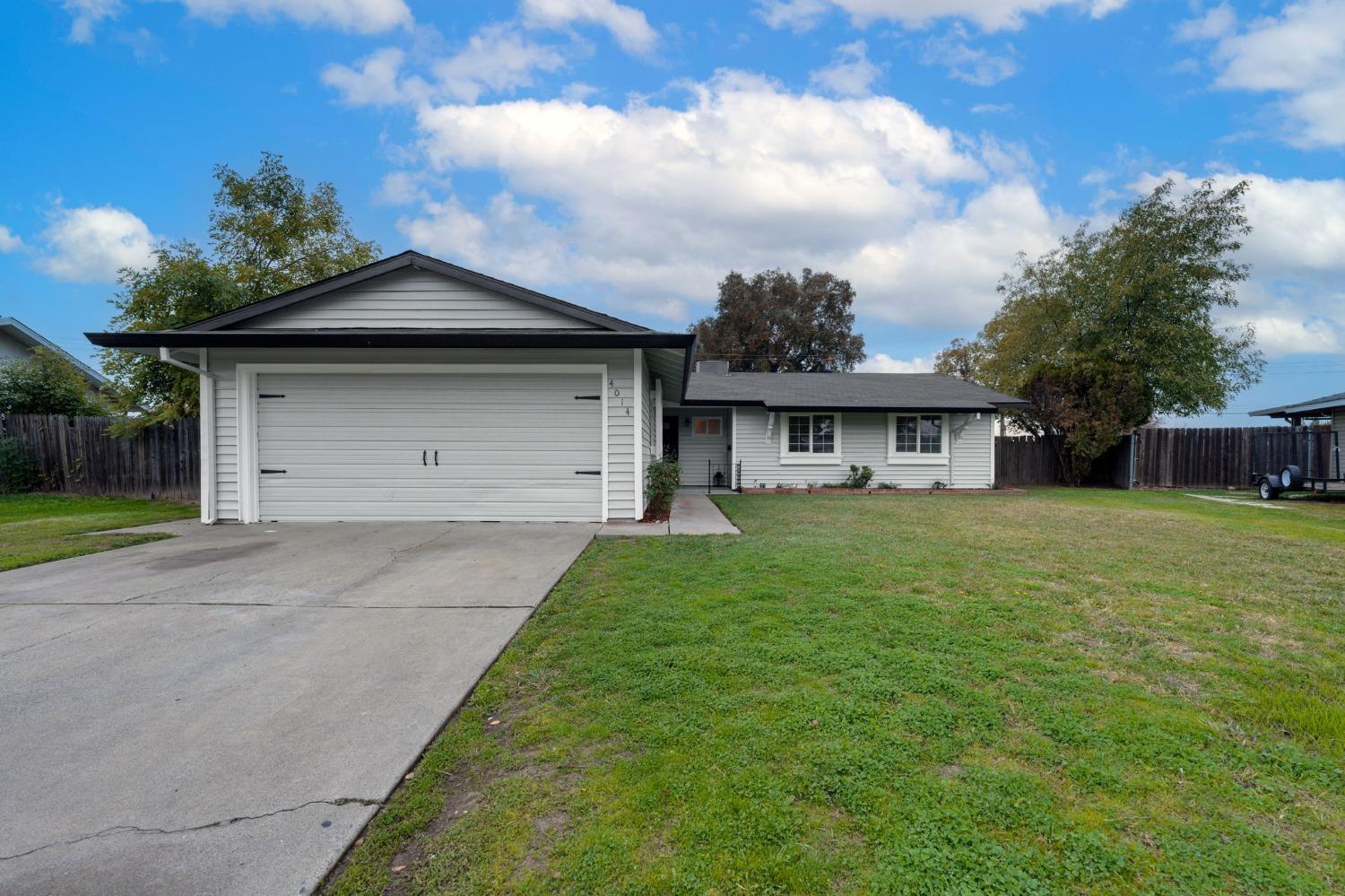 Photo of 4014 Cortright Wy in North Highlands, CA