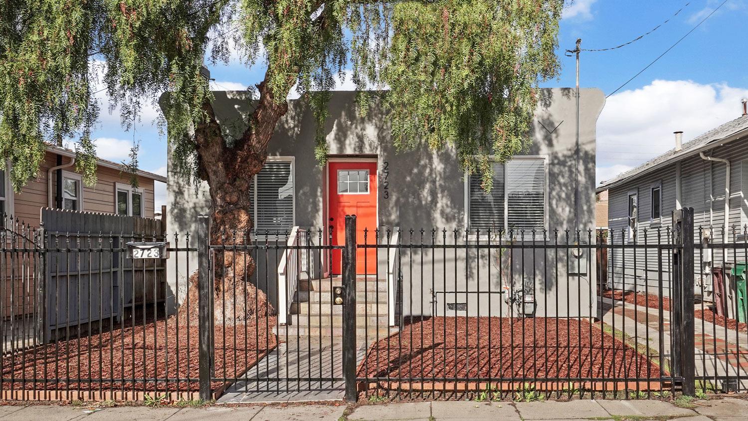 Photo of 2723 75th Ave in Oakland, CA
