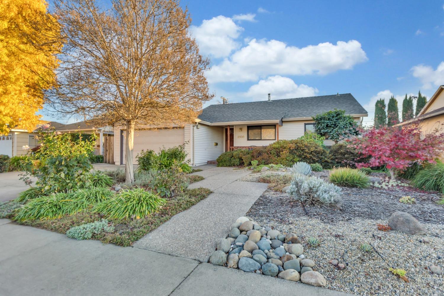 A Perfect Starter Home! Don't miss this charming 3 bedroom and 1 bathroom home. Great light with ope