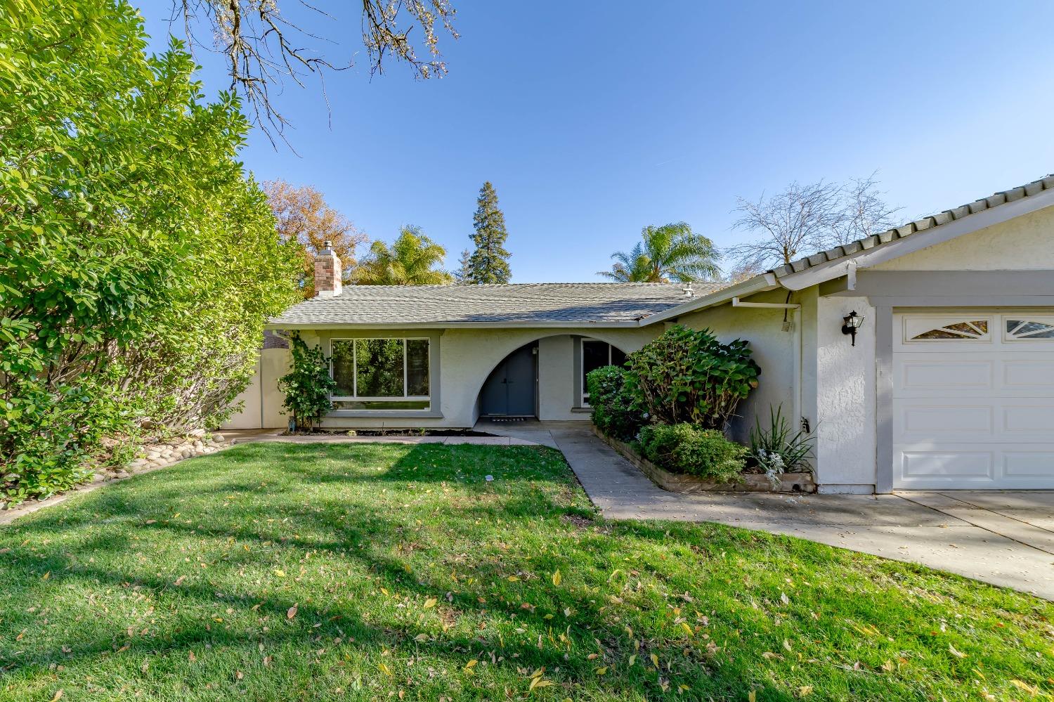 Photo of 4908 Summertree Ct in Sacramento, CA