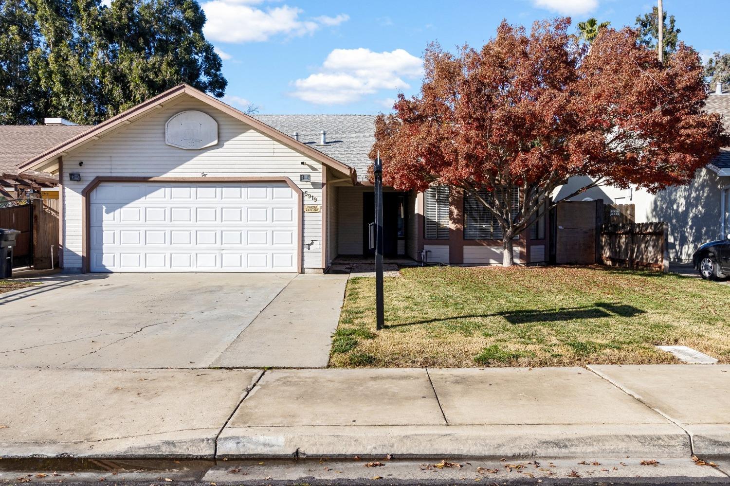Photo of 5919 Newbrook Dr in Riverbank, CA