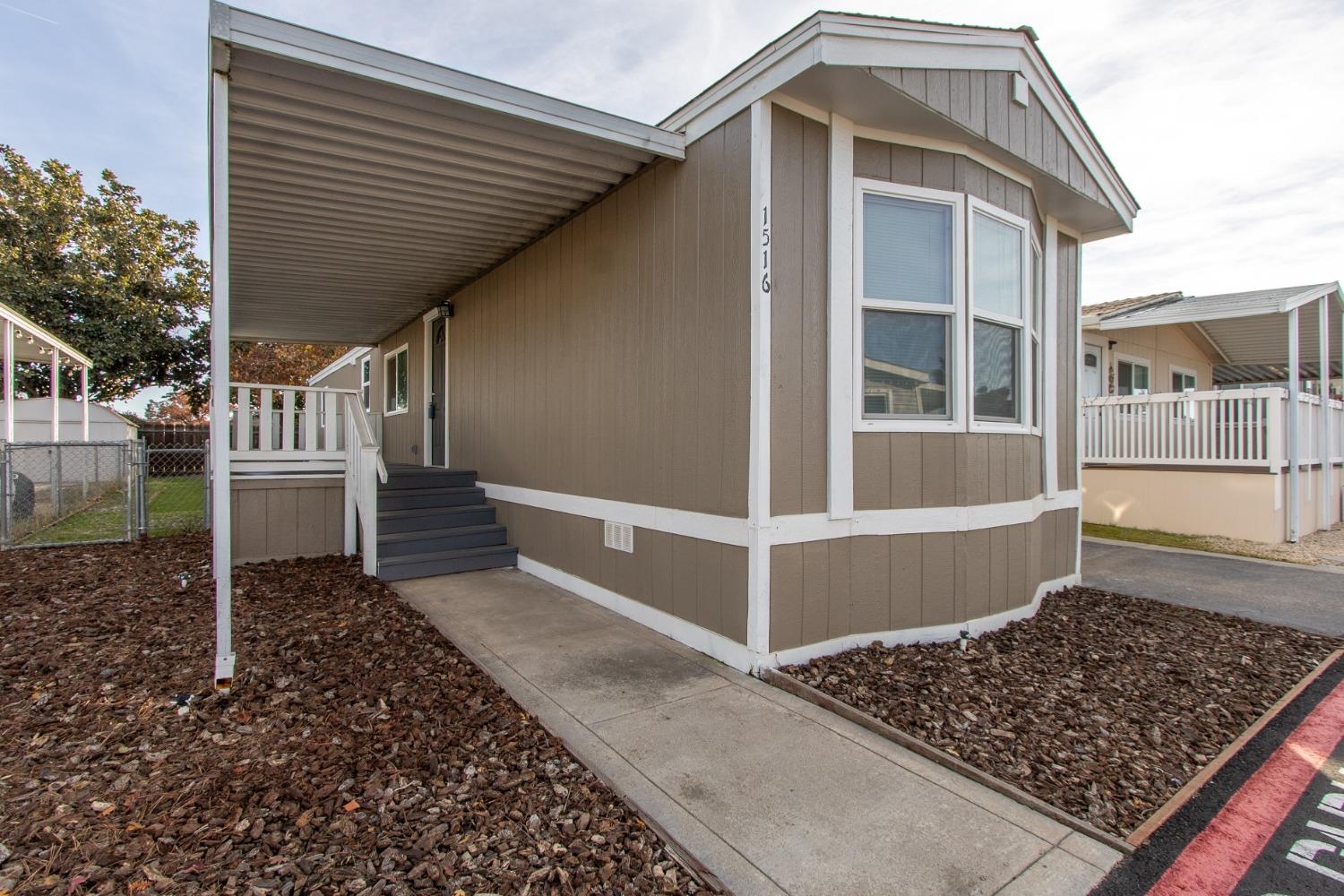 Detail Gallery Image 2 of 41 For 1516 Playground Way, Modesto,  CA 95355 - 2 Beds | 2 Baths