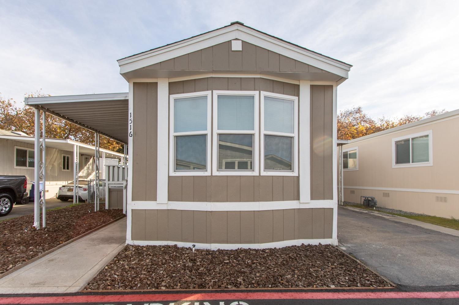 Detail Gallery Image 1 of 41 For 1516 Playground Way, Modesto,  CA 95355 - 2 Beds | 2 Baths