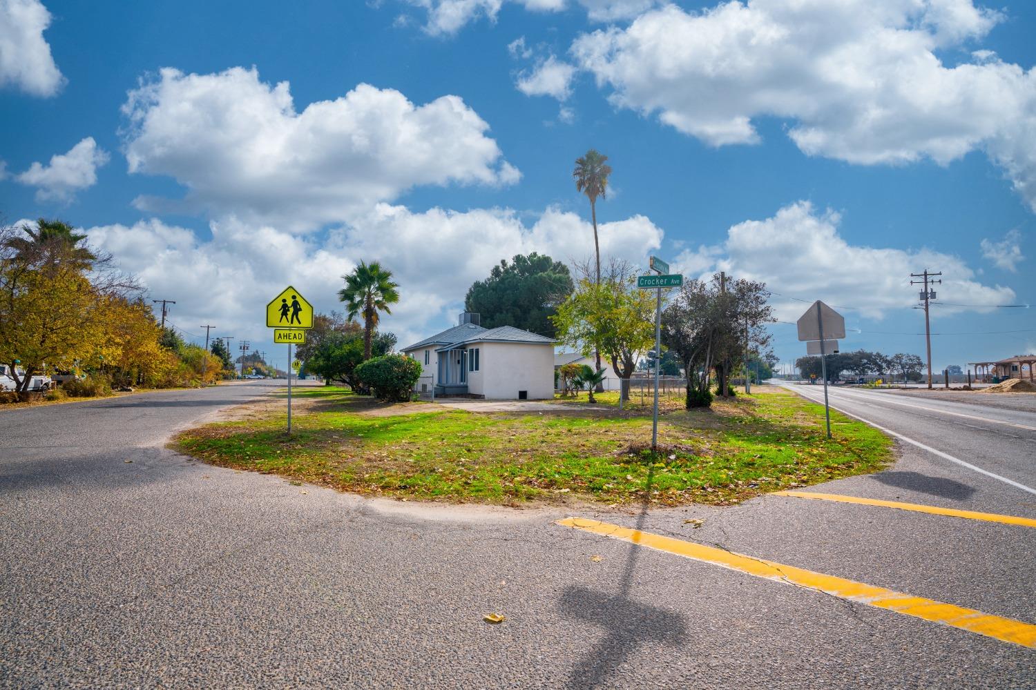 Crocker Avenue, Cressey, California image 3