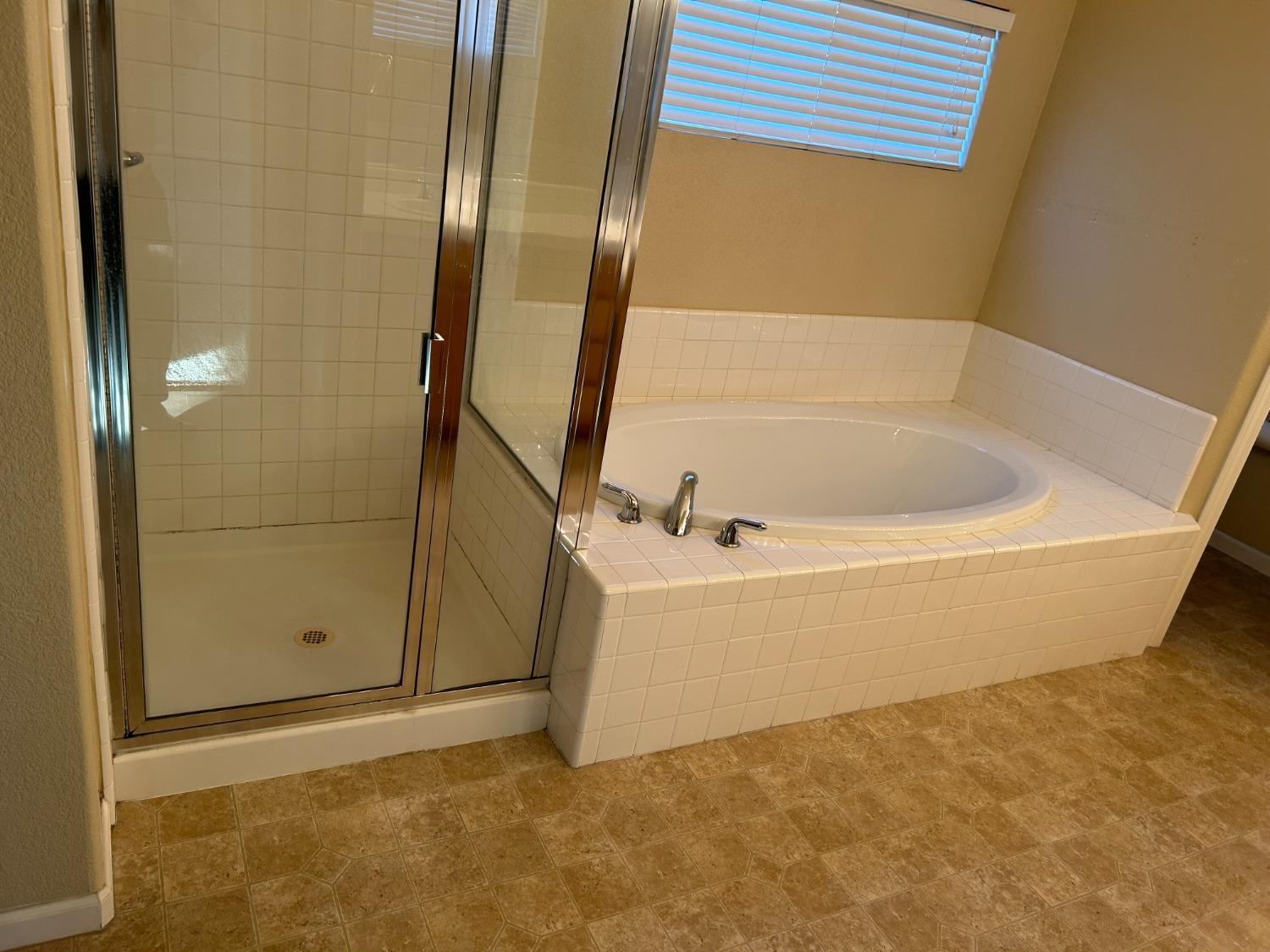 Detail Gallery Image 7 of 38 For 4137 Fern Grove Ct, Modesto,  CA 95356 - 4 Beds | 3/1 Baths