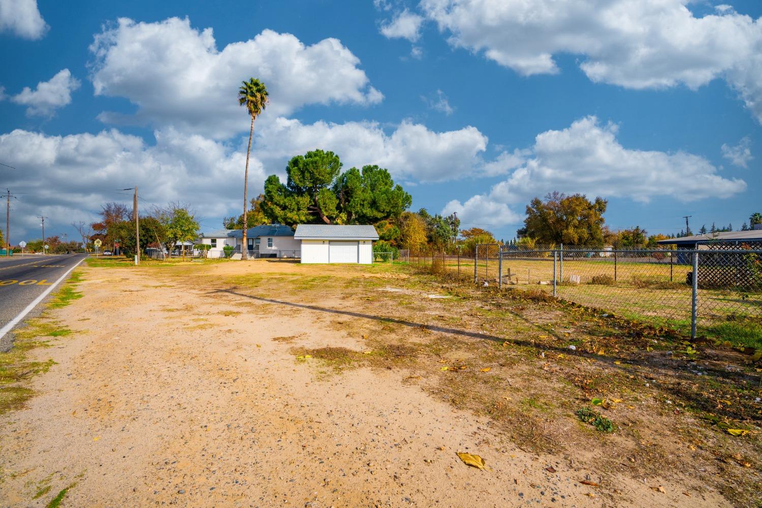 Crocker Avenue, Cressey, California image 16