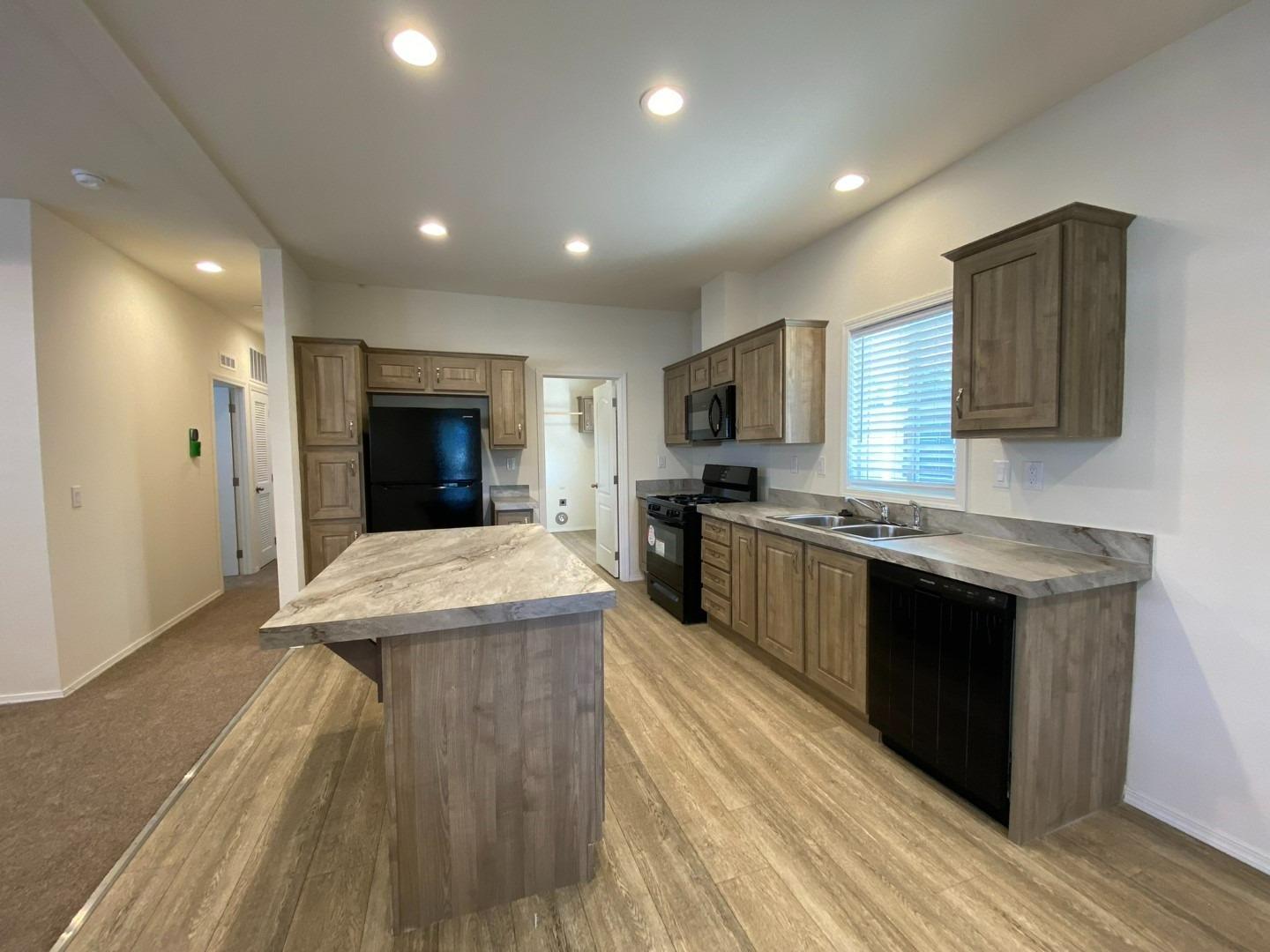 Detail Gallery Image 2 of 20 For 13 Casa Grande Dr, Red Bluff,  CA 96080 - 2 Beds | 2 Baths