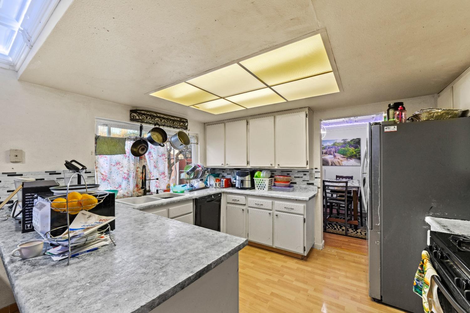 Detail Gallery Image 9 of 26 For 8139 Scottsdale Dr, Sacramento,  CA 95828 - 5 Beds | 2/1 Baths