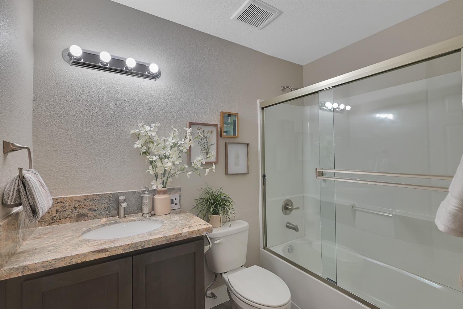Detail Gallery Image 11 of 26 For 326 E Gridley Rd, Gridley,  CA 95948 - 3 Beds | 2 Baths