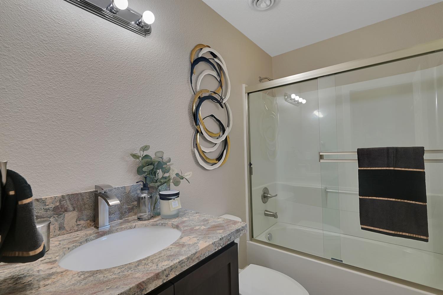 Detail Gallery Image 14 of 26 For 326 E Gridley Rd, Gridley,  CA 95948 - 3 Beds | 2 Baths