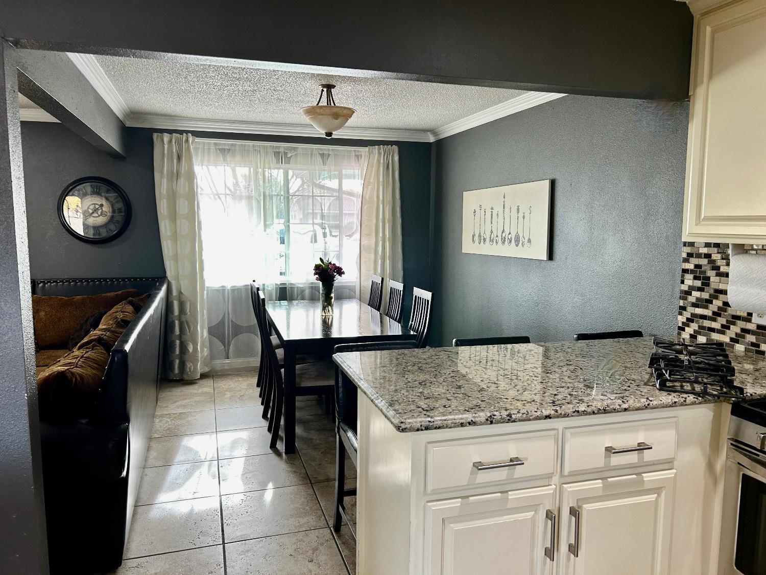 Detail Gallery Image 6 of 21 For 1181 Robert Dr, Yuba City,  CA 95993 - 3 Beds | 2 Baths