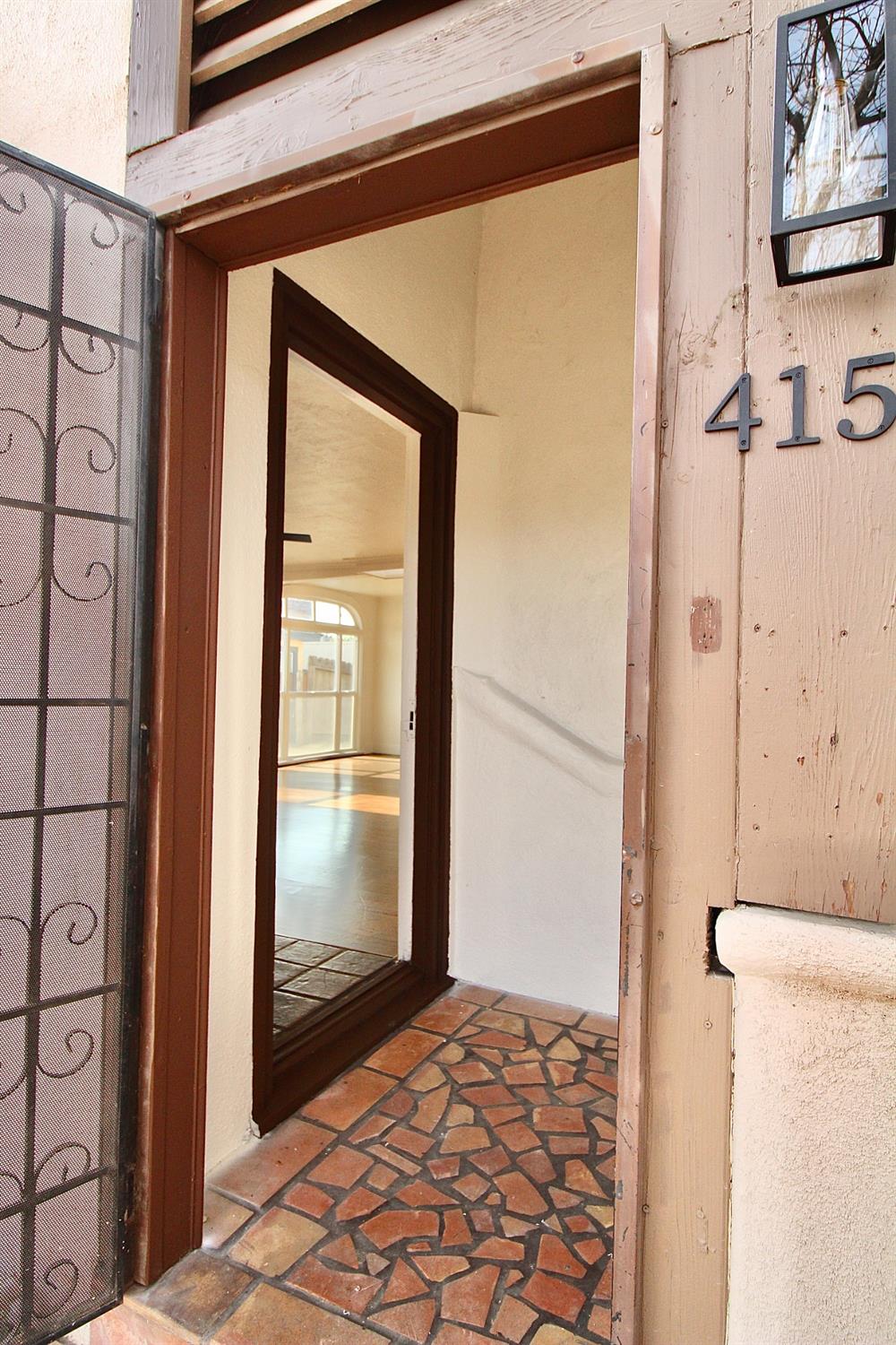 Detail Gallery Image 3 of 31 For 415 Johnson St, Modesto,  CA 95354 - 3 Beds | 1 Baths