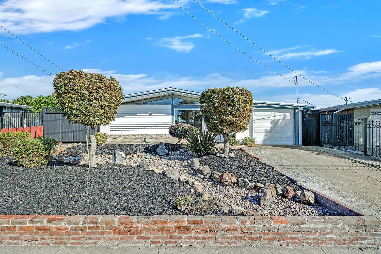 Detail Gallery Image 1 of 1 For 27826 Melbourne Ave, Hayward,  CA 94545 - 3 Beds | 2 Baths