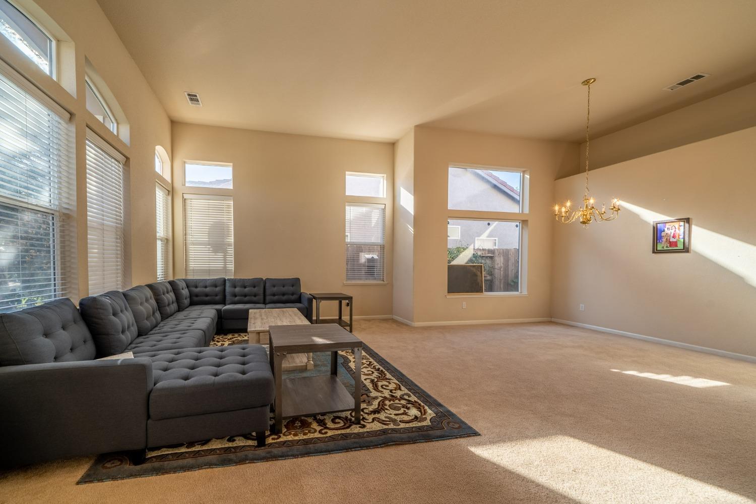 Detail Gallery Image 11 of 31 For 3103 White Oak Ct, Turlock,  CA 95382 - 4 Beds | 2/1 Baths