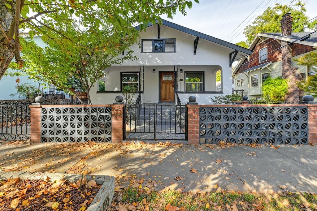 Detail Gallery Image 1 of 1 For 516 24th St, Sacramento,  CA 95816 - 3 Beds | 1 Baths