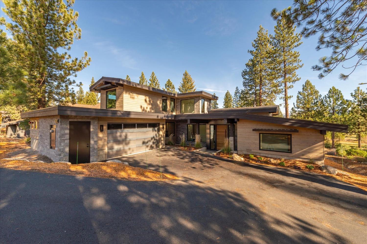 Detail Gallery Image 1 of 53 For 9309 Heartwood Dr, Truckee,  CA 96161 - 4 Beds | 4/1 Baths