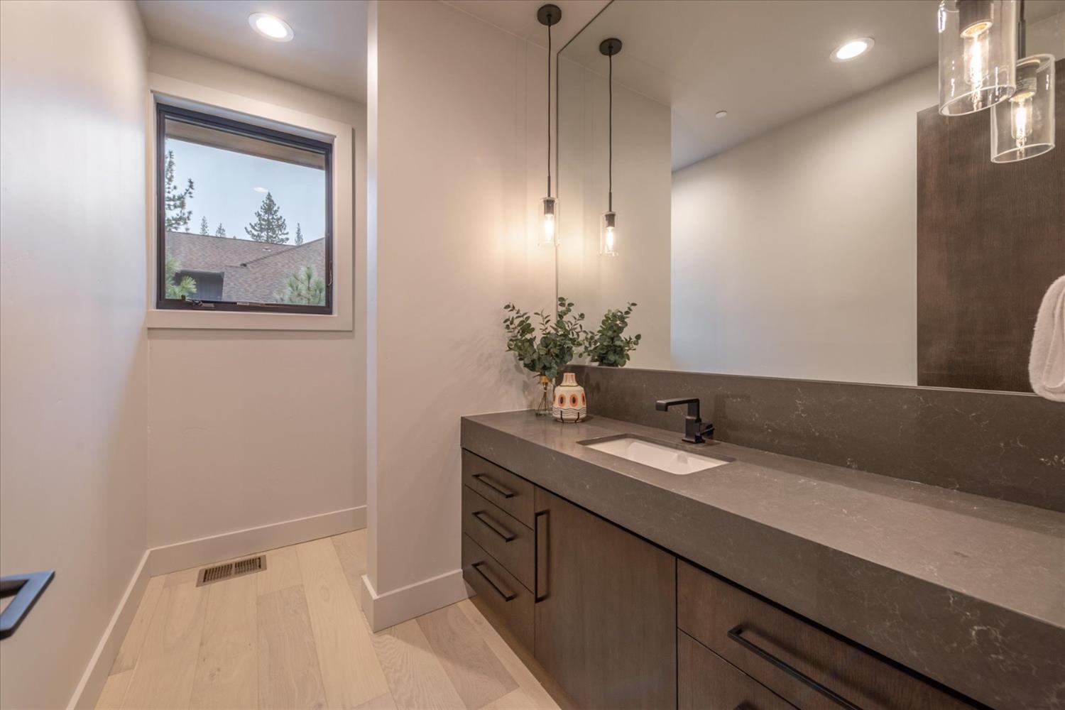 Detail Gallery Image 17 of 53 For 9309 Heartwood Dr, Truckee,  CA 96161 - 4 Beds | 4/1 Baths