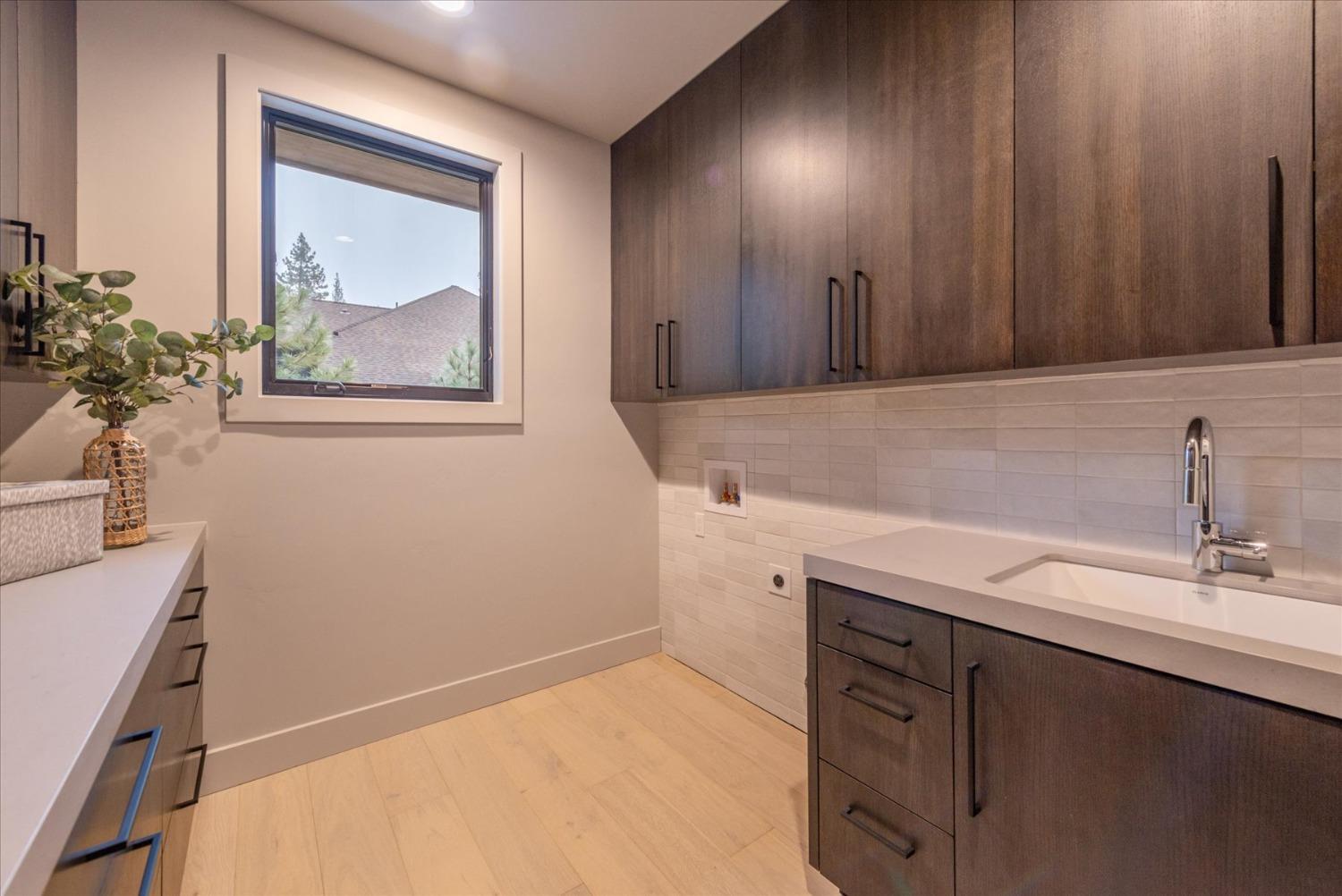 Detail Gallery Image 16 of 53 For 9309 Heartwood Dr, Truckee,  CA 96161 - 4 Beds | 4/1 Baths