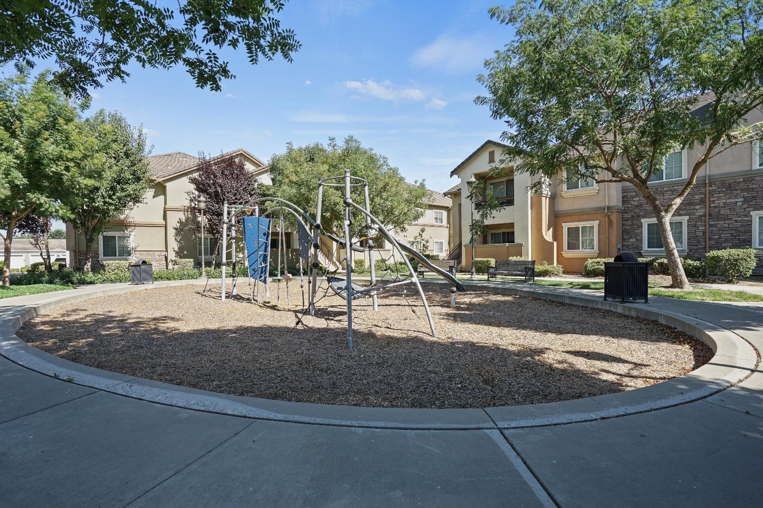 Detail Gallery Image 5 of 26 For 1360 Shady Ln #713,  Turlock,  CA 95382 - 2 Beds | 2 Baths