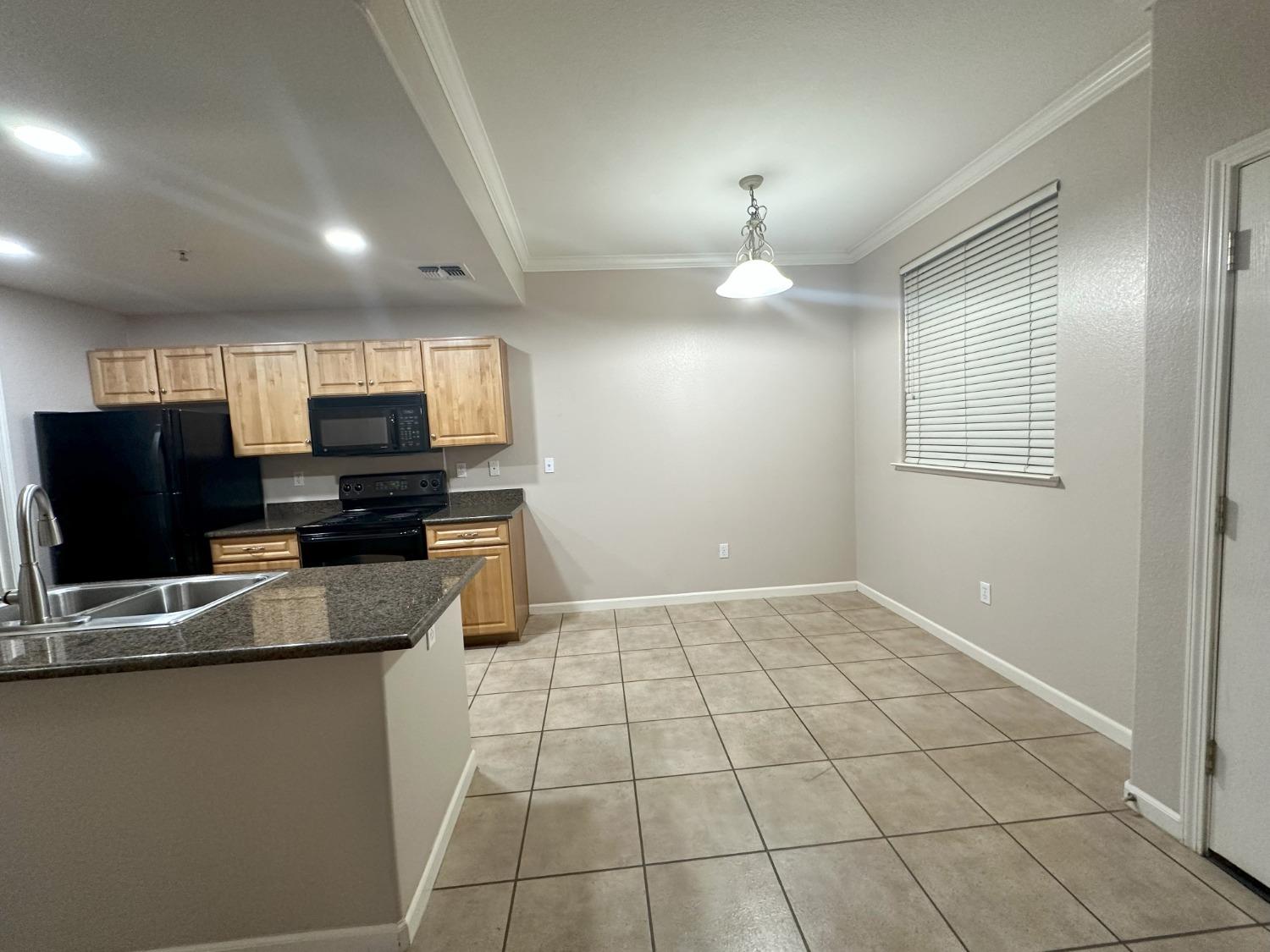 Detail Gallery Image 7 of 26 For 1360 Shady Ln #713,  Turlock,  CA 95382 - 2 Beds | 2 Baths