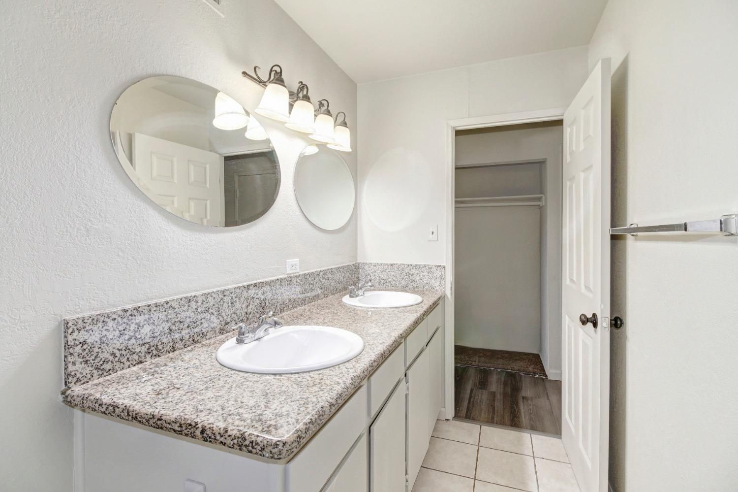 Detail Gallery Image 10 of 15 For 7585 Twilight Dr, Sacramento,  CA 95822 - 4 Beds | 2 Baths