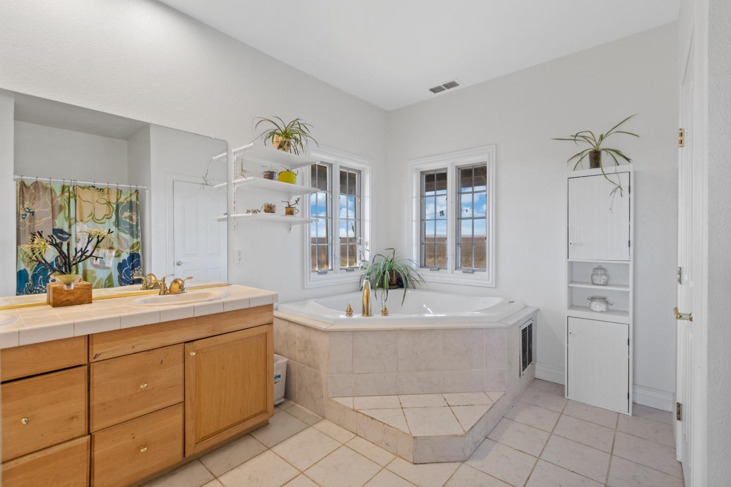 Detail Gallery Image 31 of 57 For 44643 County Road 29, Davis,  CA 95618 - 4 Beds | 2/1 Baths