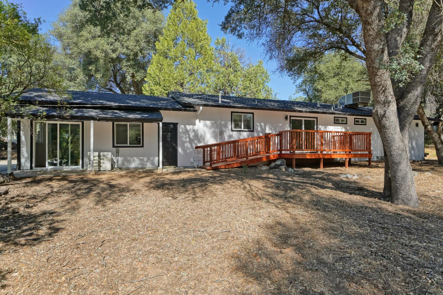 Photo of 2070 Petri Ln in Placerville, CA