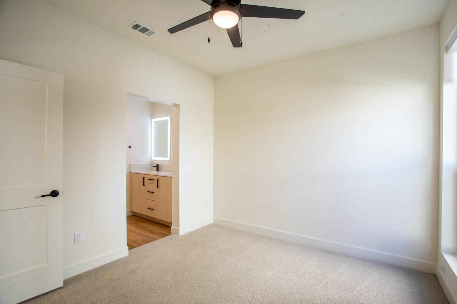 Detail Gallery Image 4 of 9 For 3508 East Commerce Way, Sacramento,  CA 95834 - 2 Beds | 2 Baths