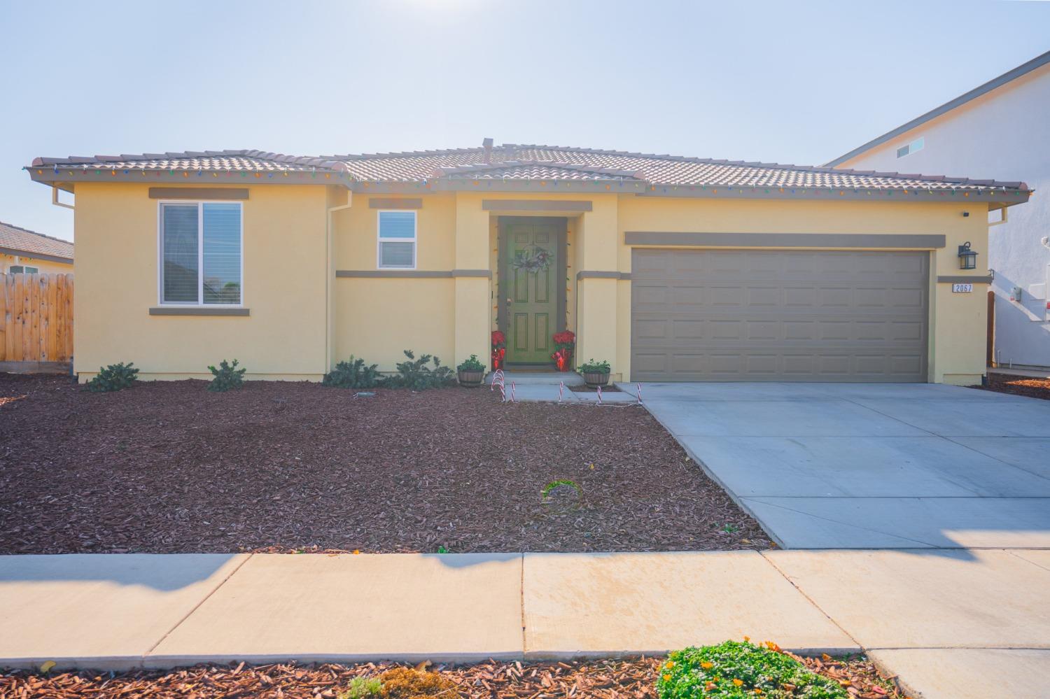 Detail Gallery Image 1 of 1 For 2067 Greenbriar Dr, Los Banos,  CA 93635 - 3 Beds | 2/1 Baths