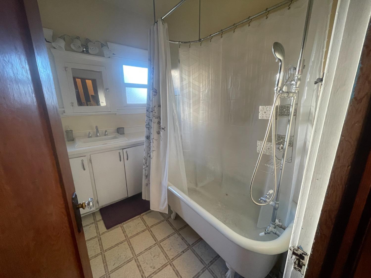 Detail Gallery Image 7 of 17 For 1231 E Roosevelt St, Stockton,  CA 95205 - 2 Beds | 1 Baths