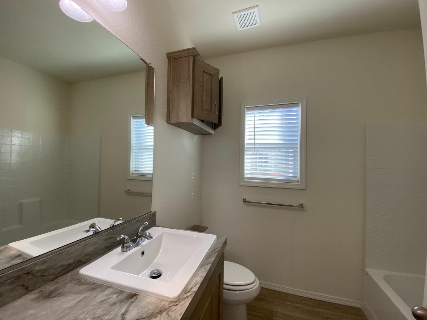 Detail Gallery Image 9 of 13 For 5812 Cedars Rd 13, Redding,  CA 96001 - 2 Beds | 2 Baths
