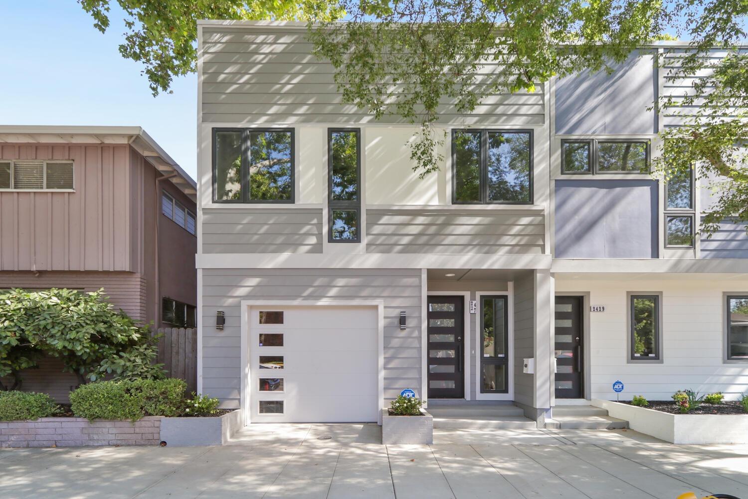 Detail Gallery Image 1 of 1 For 2427 N St, Sacramento,  CA 95816 - 3 Beds | 2 Baths