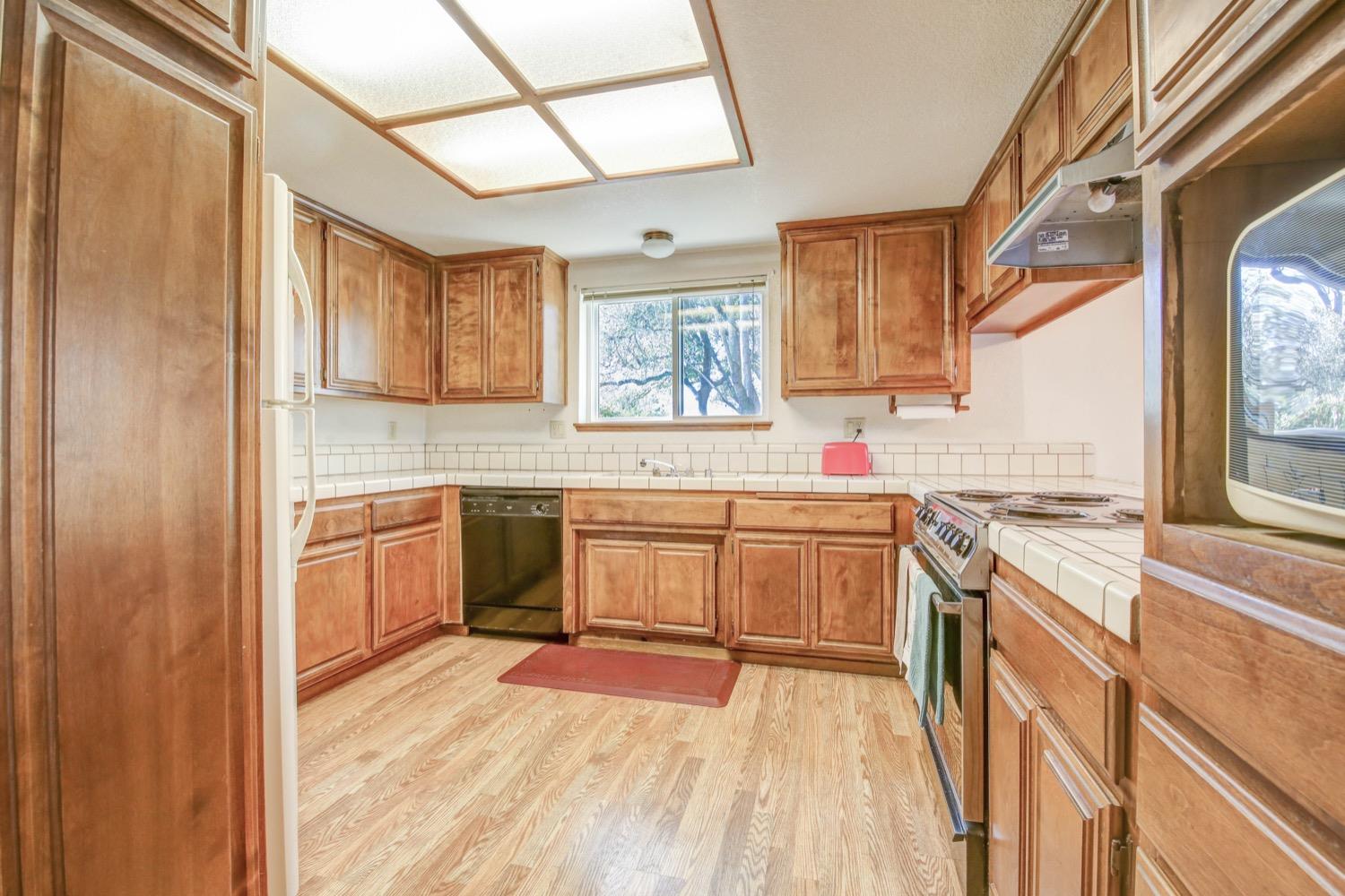 Tudor Way, Loomis, California image 13