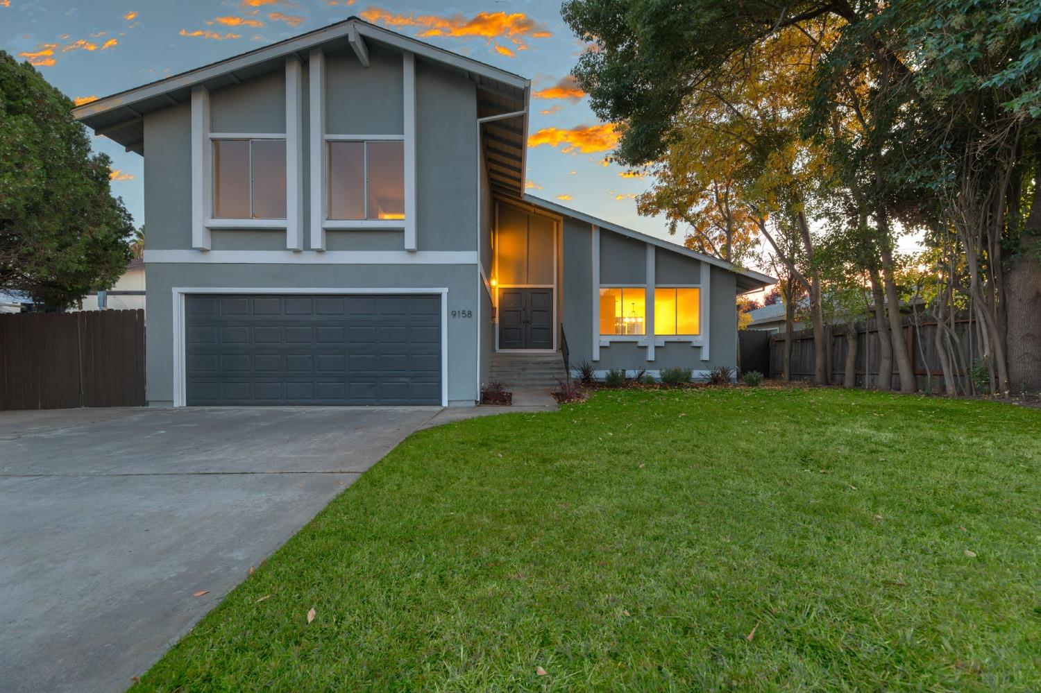 Detail Gallery Image 1 of 1 For 9158 Firelight Way, Sacramento,  CA 95826 - 4 Beds | 2/1 Baths