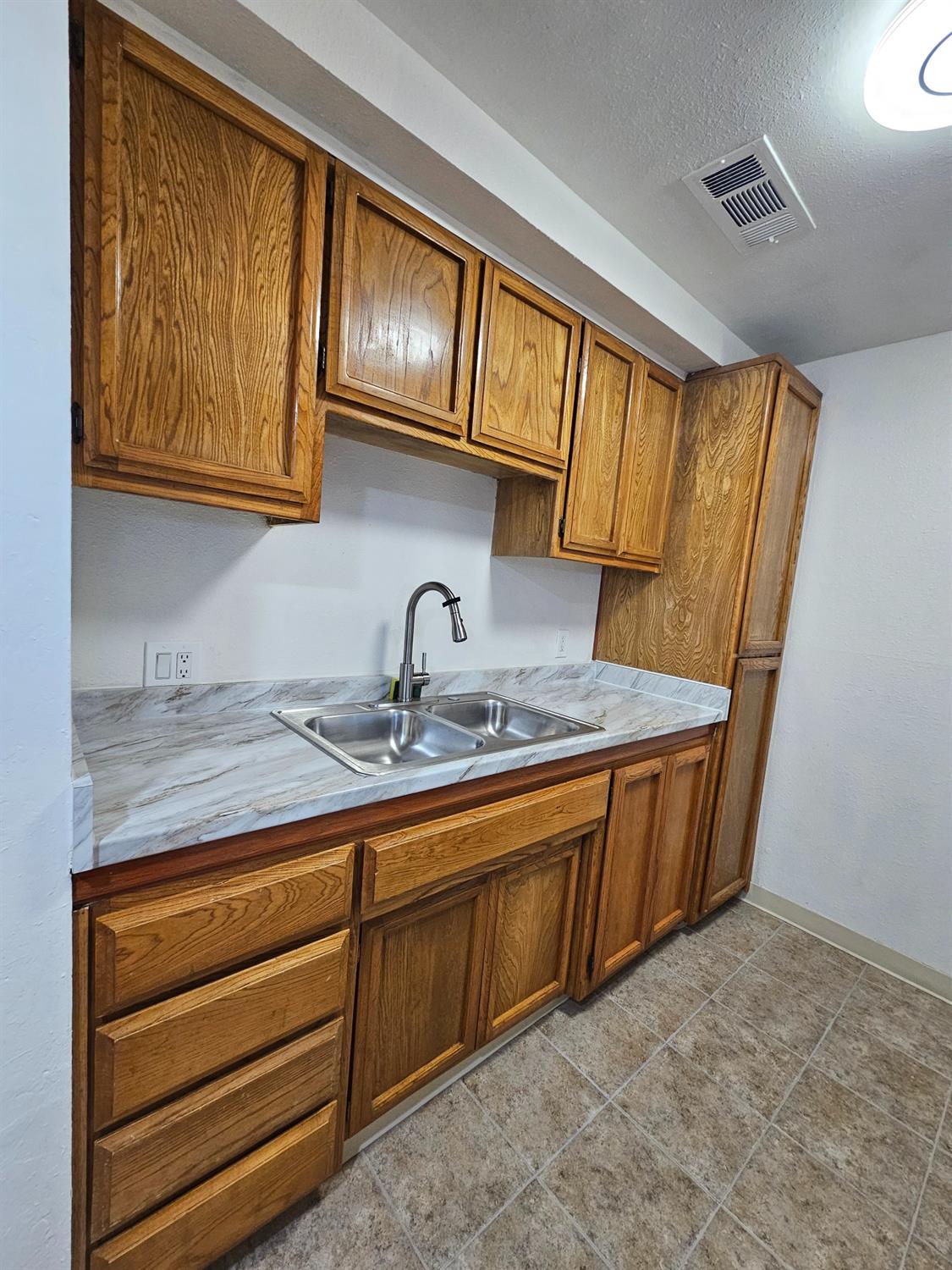 Illinois Avenue #10, Los Banos, California image 13