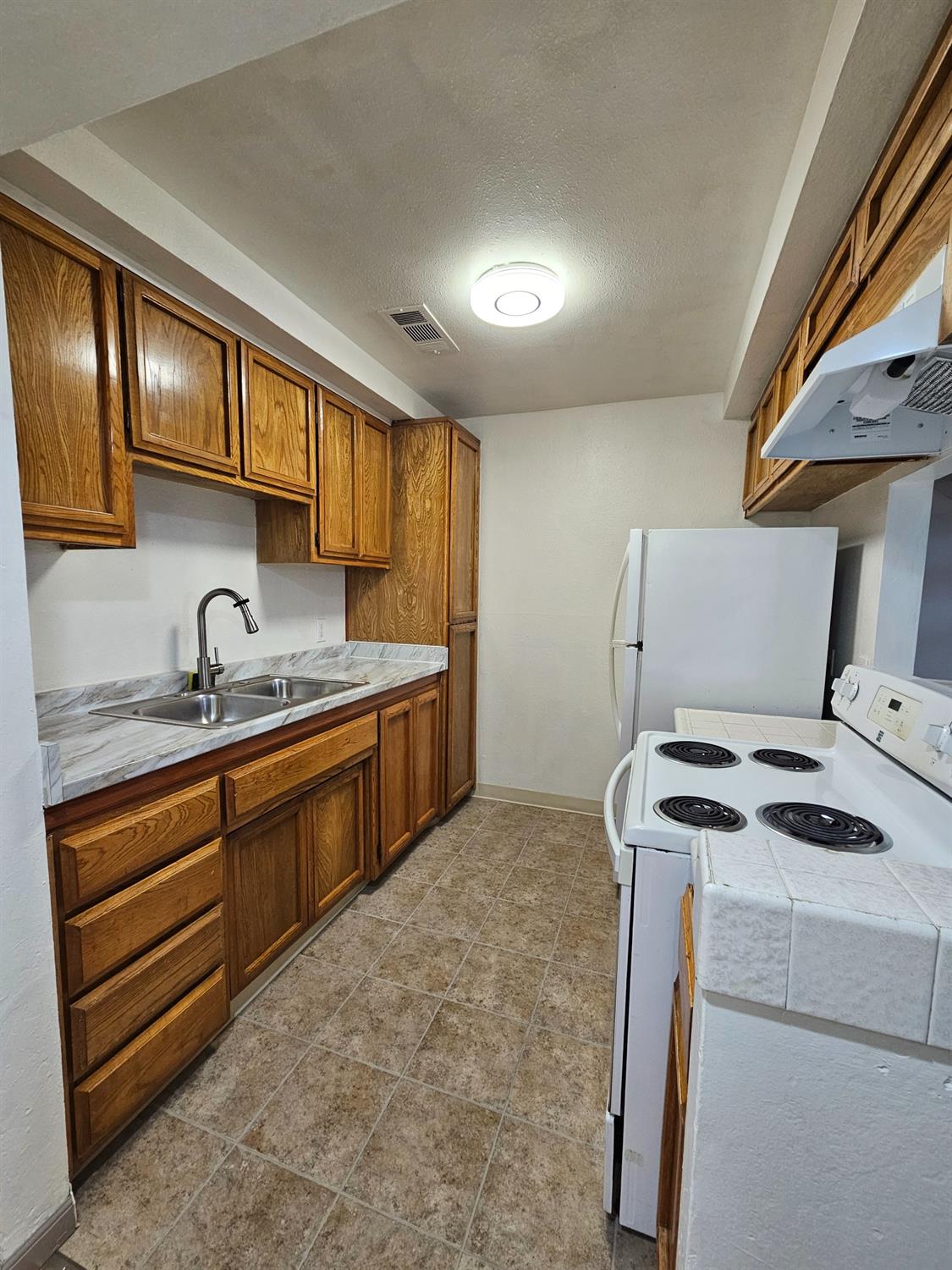 Illinois Avenue #10, Los Banos, California image 12