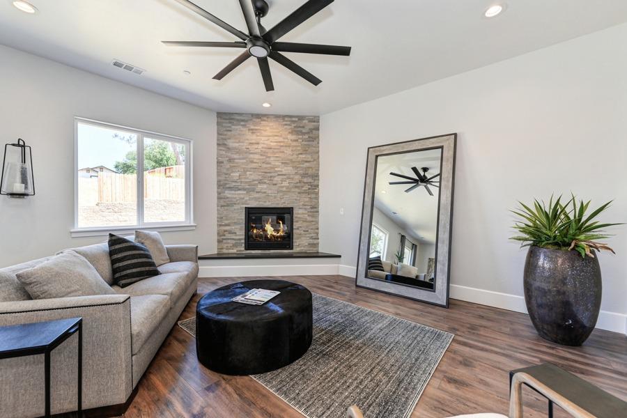 Detail Gallery Image 2 of 43 For 3285 Stone Field Way, Loomis,  CA 95650 - 4 Beds | 3/1 Baths