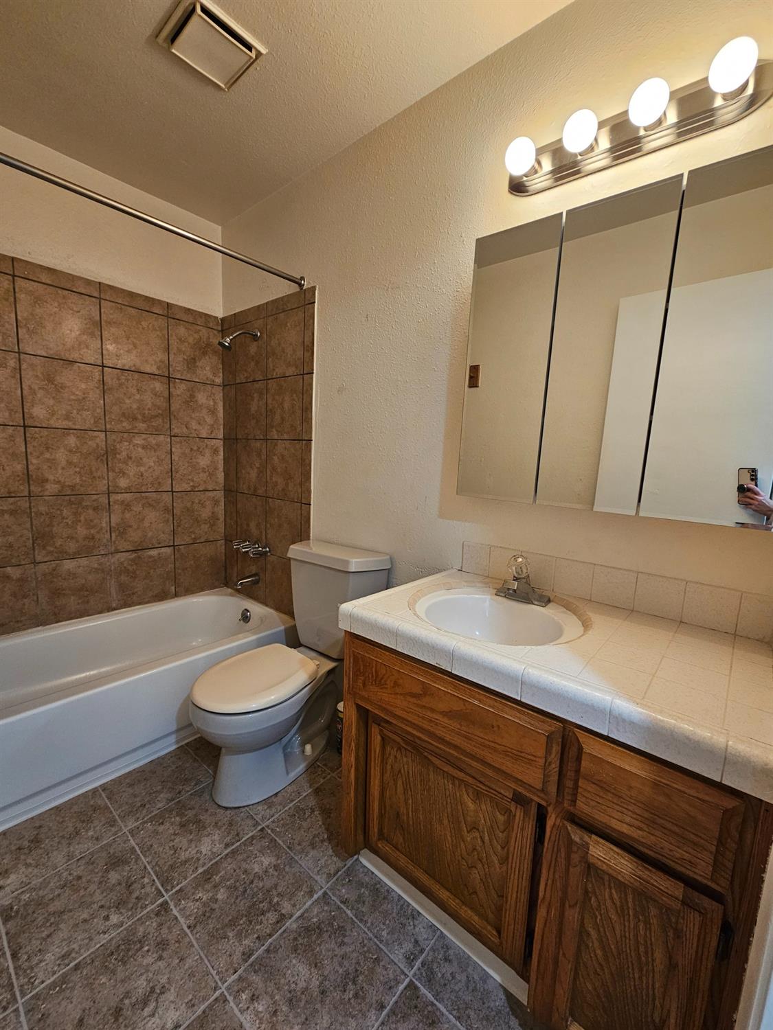 Illinois Avenue #10, Los Banos, California image 18