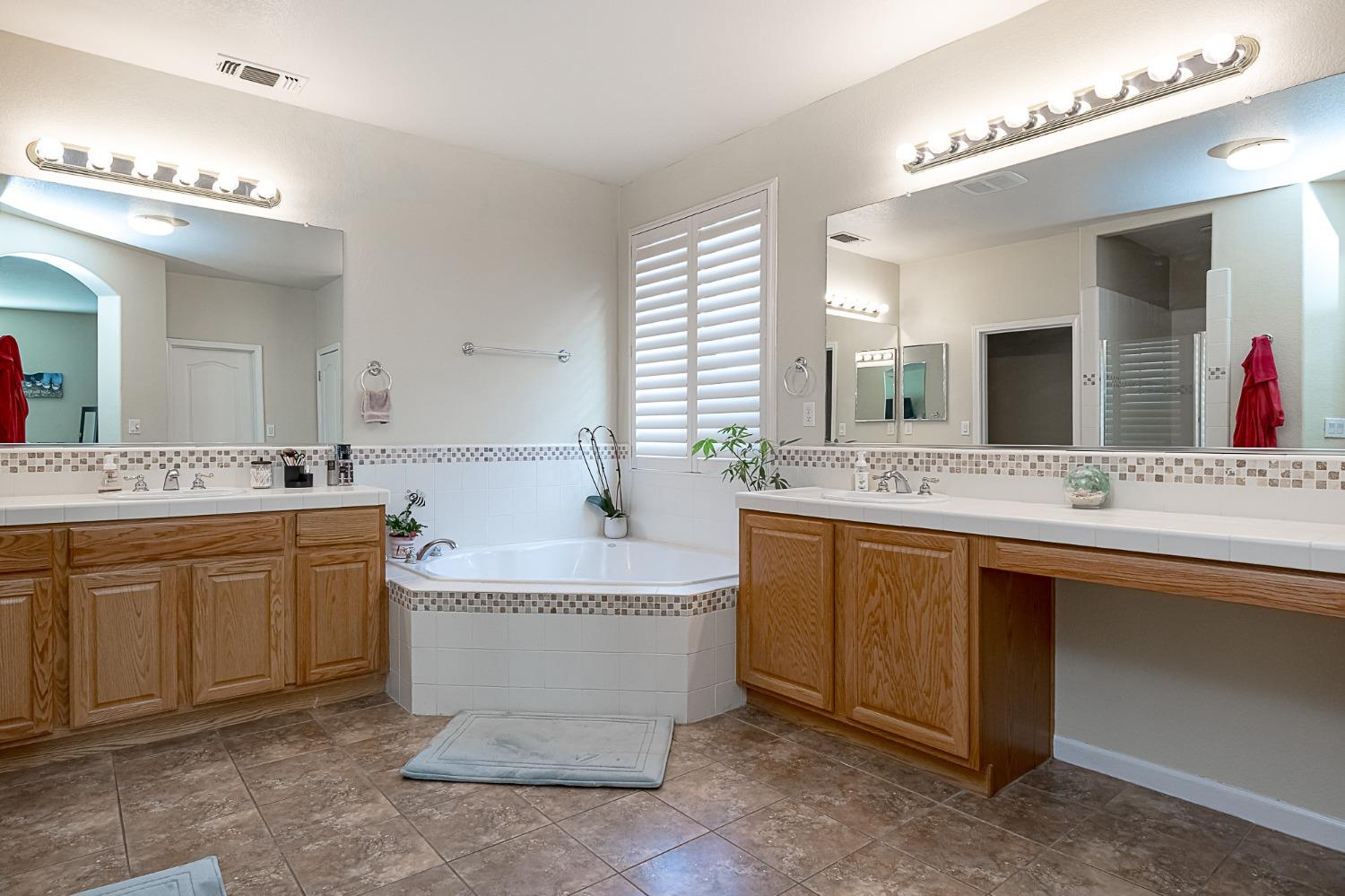 Detail Gallery Image 21 of 40 For 1883 Pack Saddle St, Oakdale,  CA 95361 - 5 Beds | 3/1 Baths