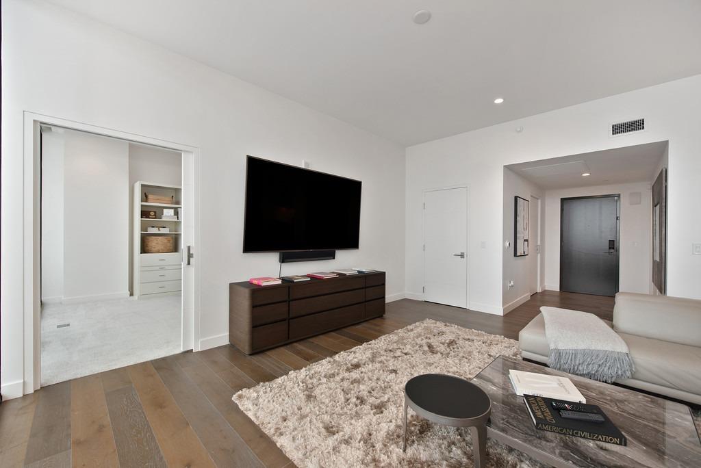 Detail Gallery Image 8 of 85 For 500 J St #1805,  Sacramento,  CA 95814 - 2 Beds | 2/1 Baths