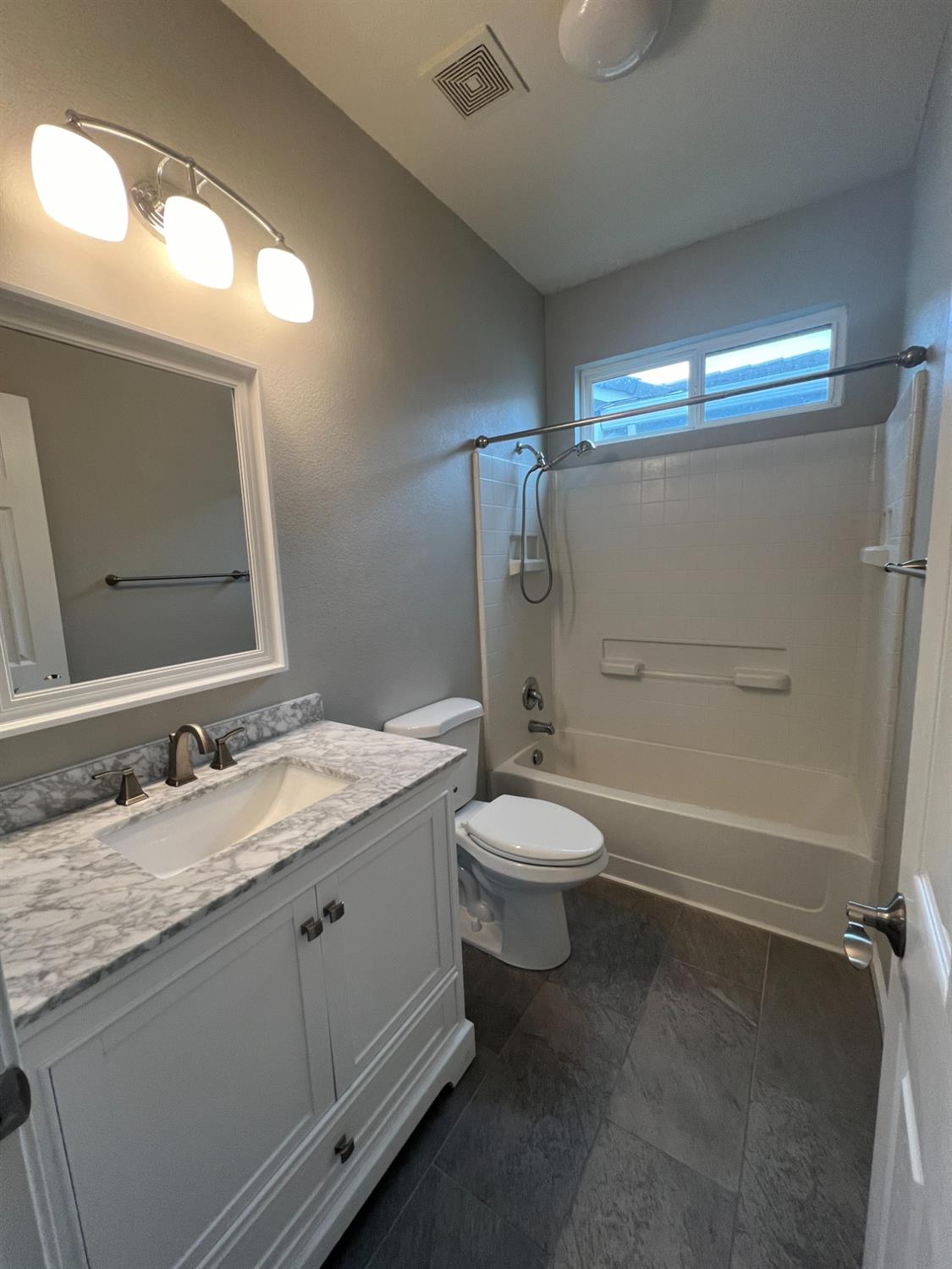 Detail Gallery Image 9 of 12 For 3585 Santiago Ave, Merced,  CA 95348 - 3 Beds | 2 Baths
