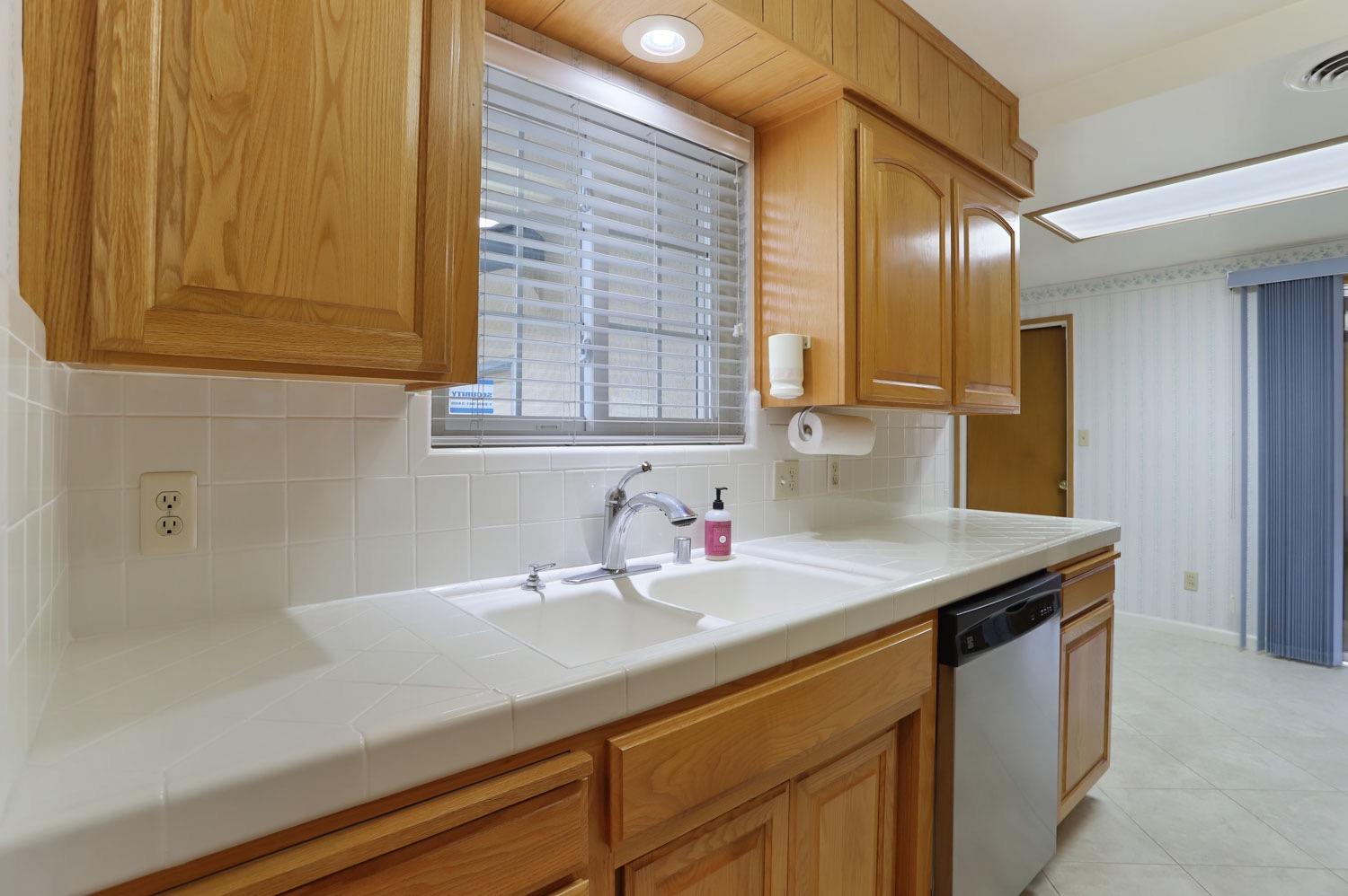 Detail Gallery Image 14 of 36 For 1731 W Walnut St, Lodi,  CA 95242 - 3 Beds | 1/1 Baths