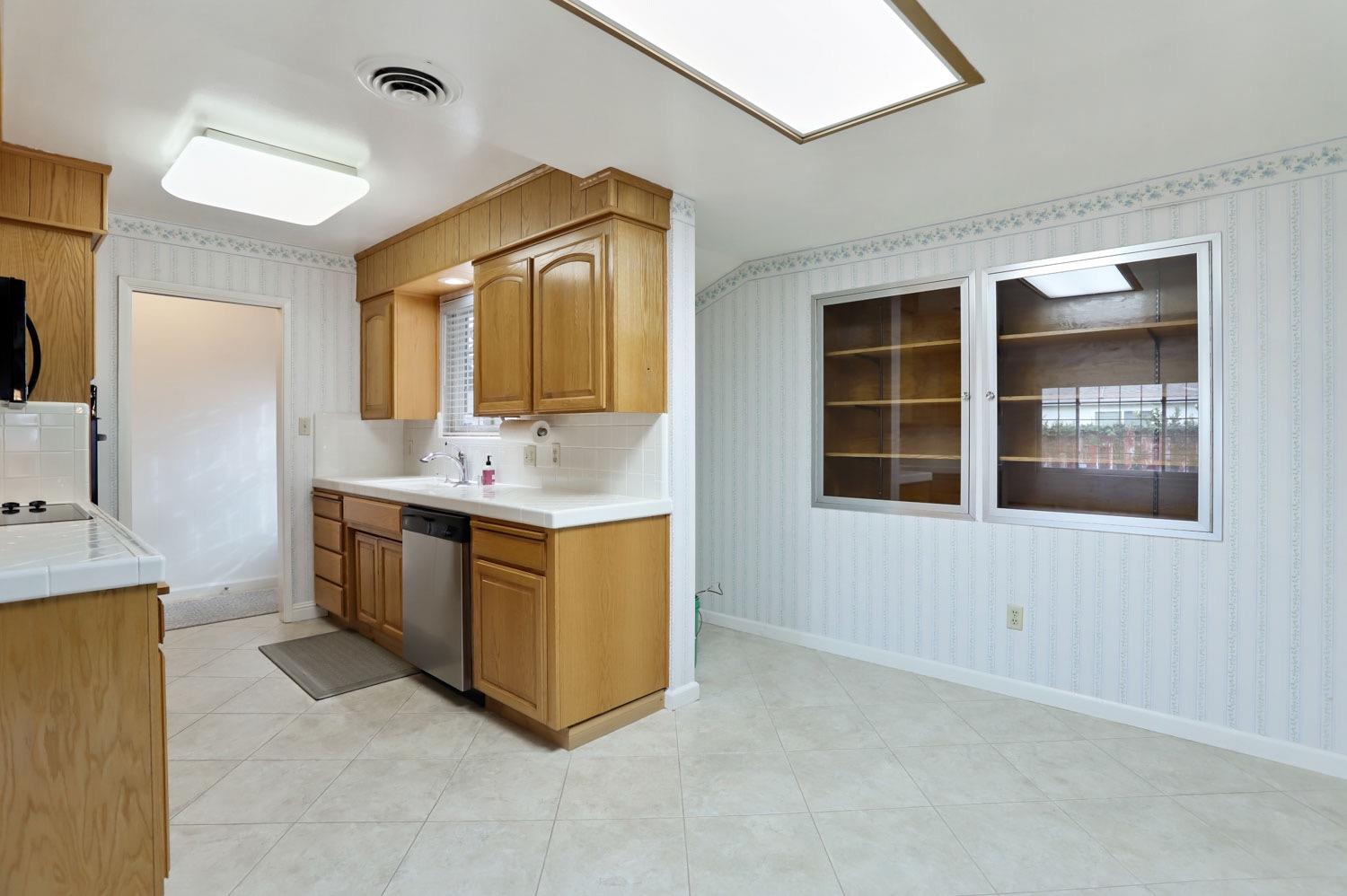 Detail Gallery Image 11 of 36 For 1731 W Walnut St, Lodi,  CA 95242 - 3 Beds | 1/1 Baths