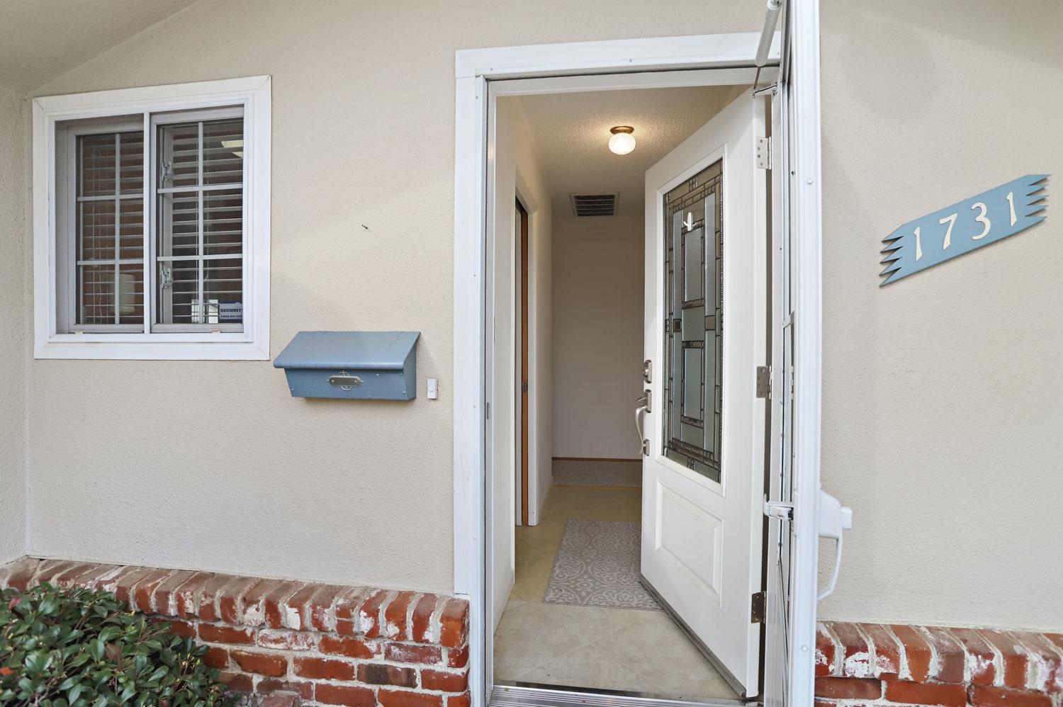 Detail Gallery Image 6 of 36 For 1731 W Walnut St, Lodi,  CA 95242 - 3 Beds | 1/1 Baths