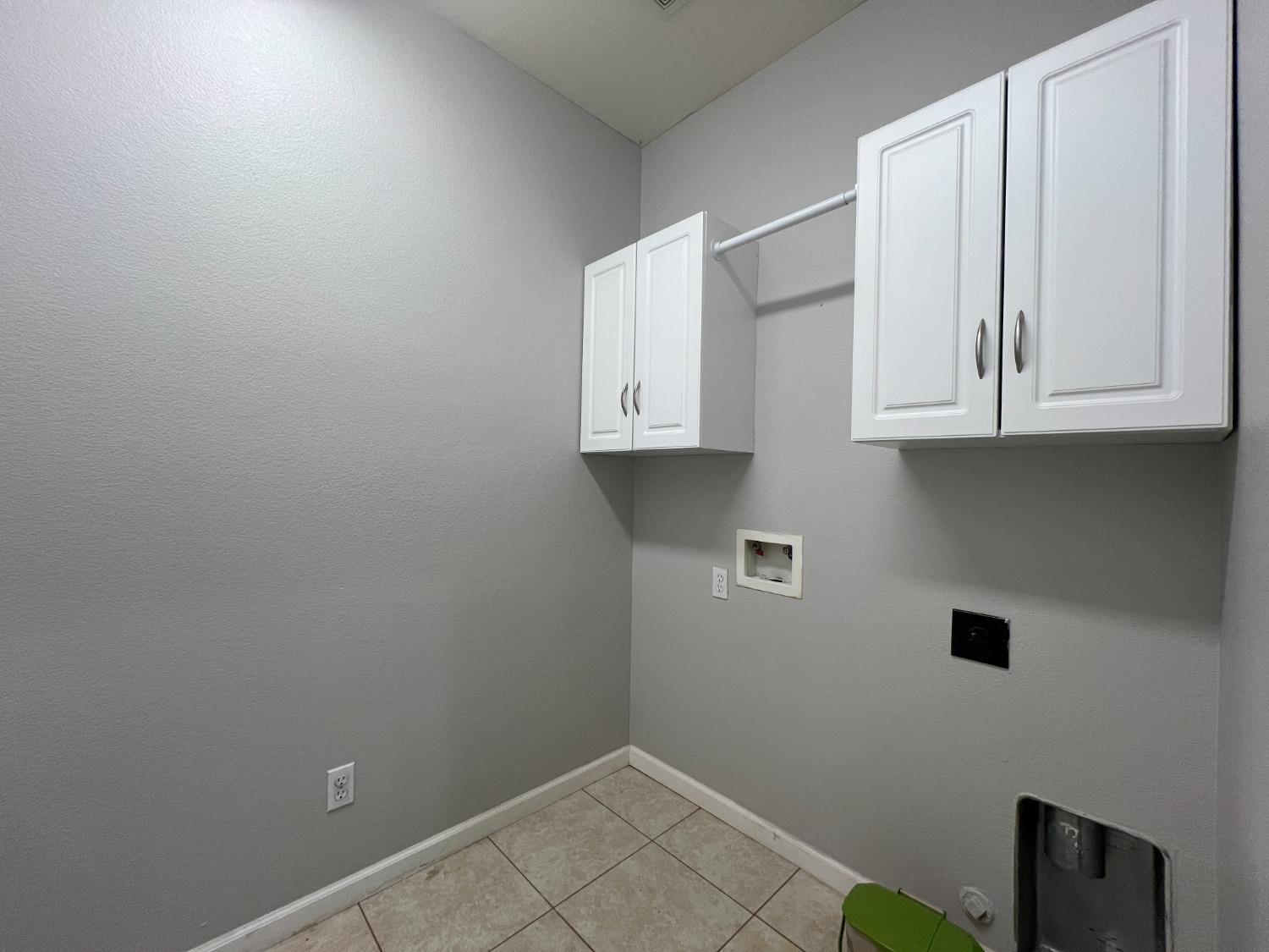 Detail Gallery Image 7 of 12 For 3585 Santiago Ave, Merced,  CA 95348 - 3 Beds | 2 Baths