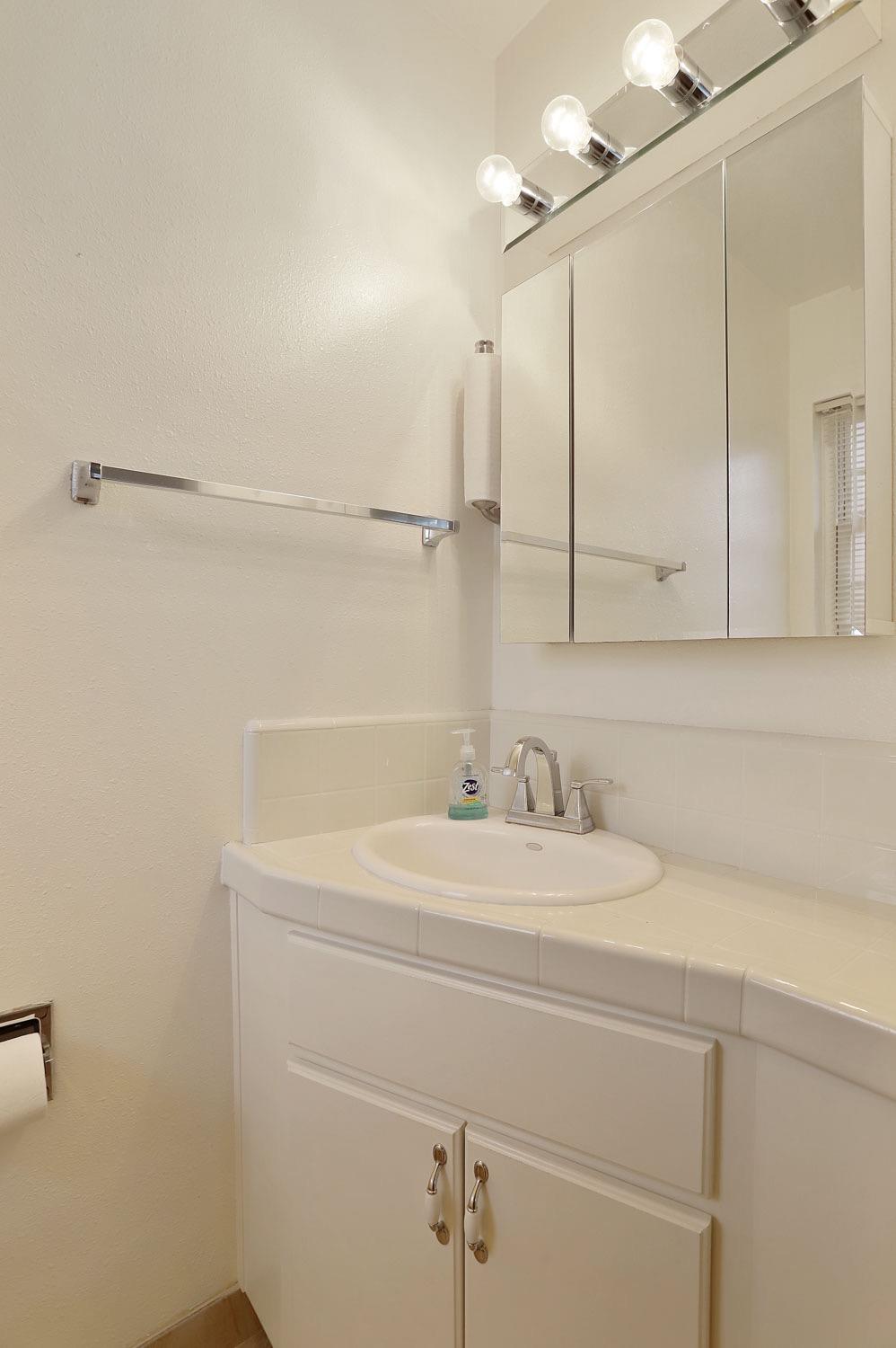 Detail Gallery Image 29 of 36 For 1731 W Walnut St, Lodi,  CA 95242 - 3 Beds | 1/1 Baths